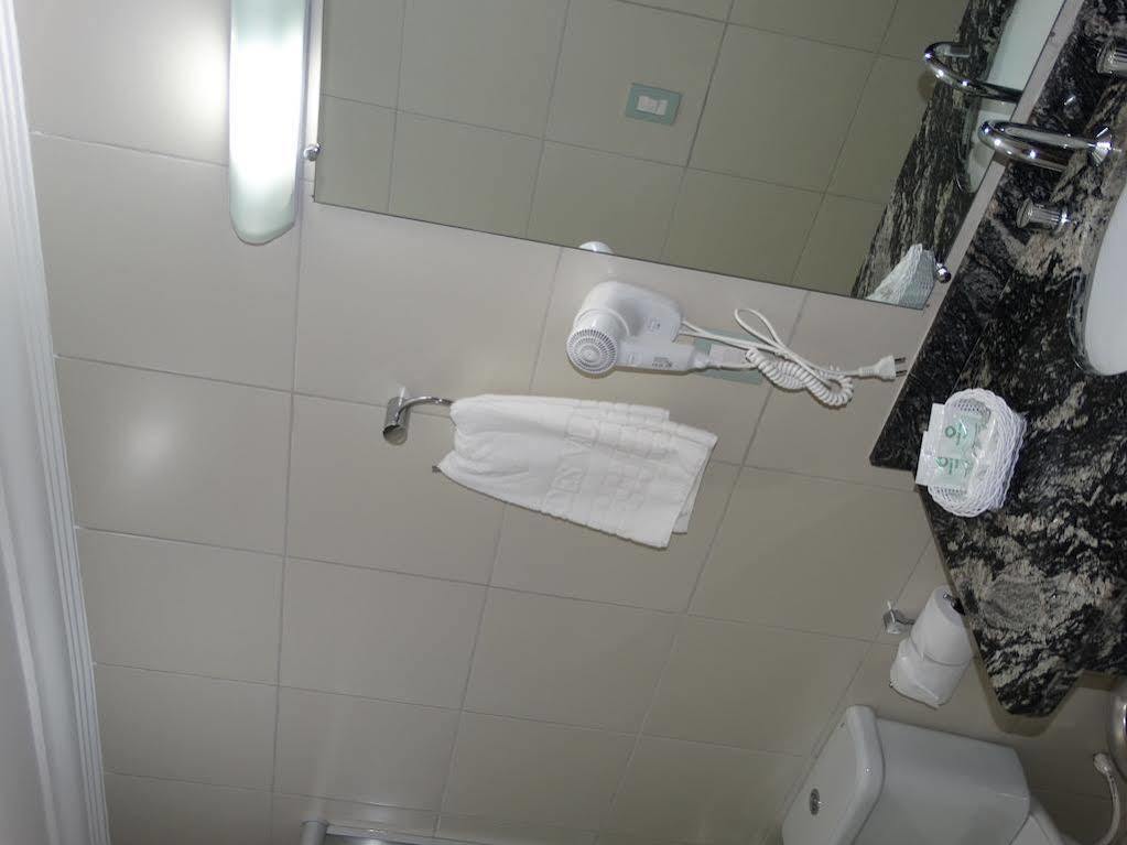 弗迪斯瓦勒斯拉泽尔酒店 北茹阿泽鲁 外观 照片